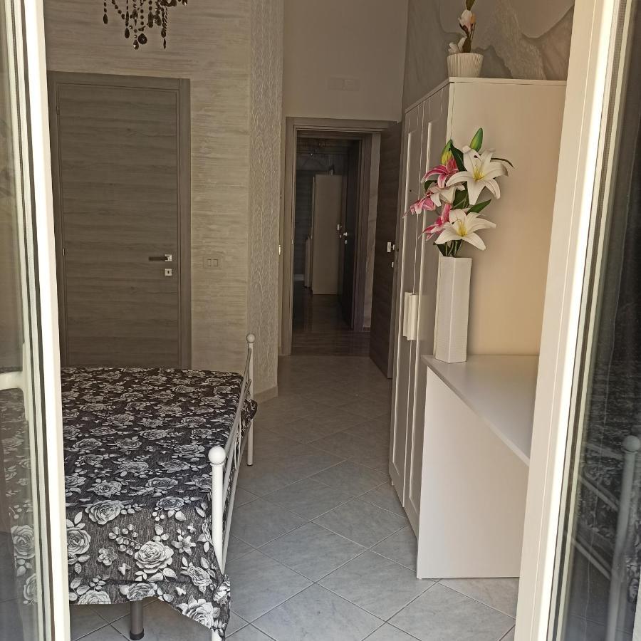 In The Center Rooms เนเปิลส์ ภายนอก รูปภาพ