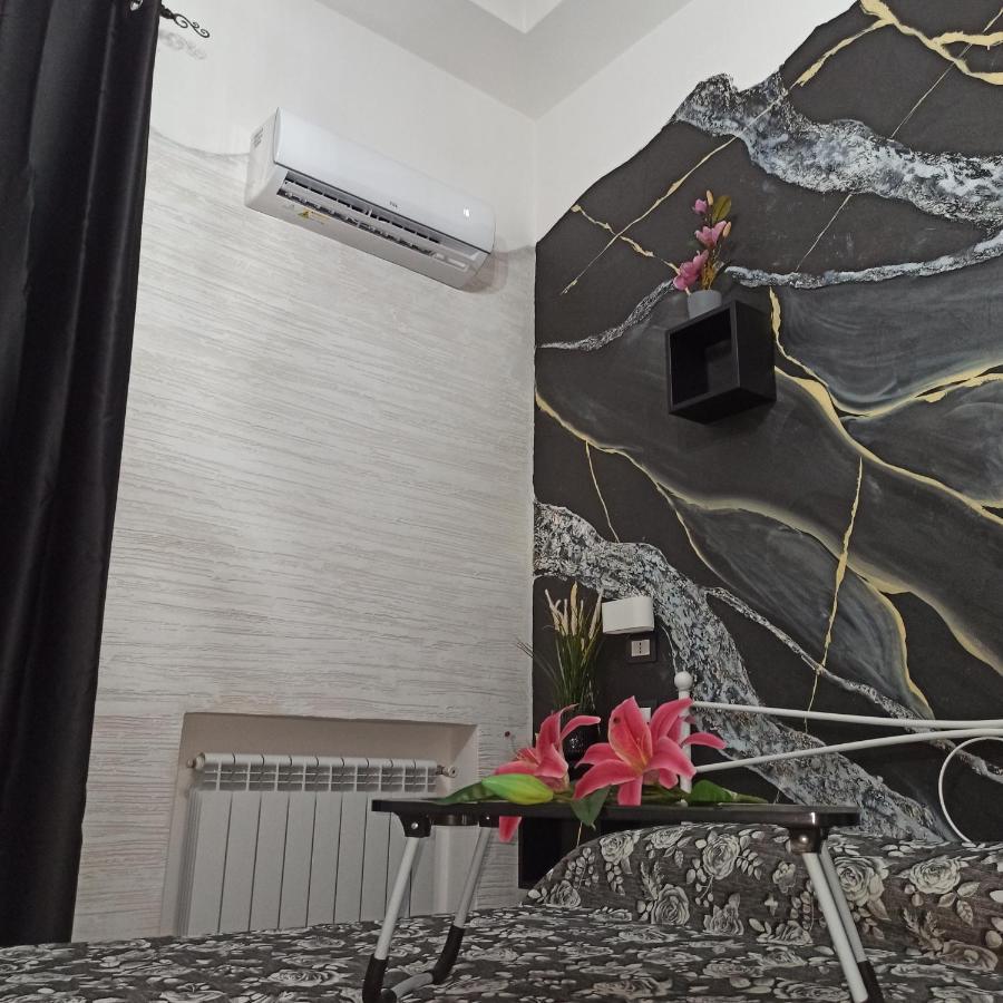 In The Center Rooms เนเปิลส์ ภายนอก รูปภาพ