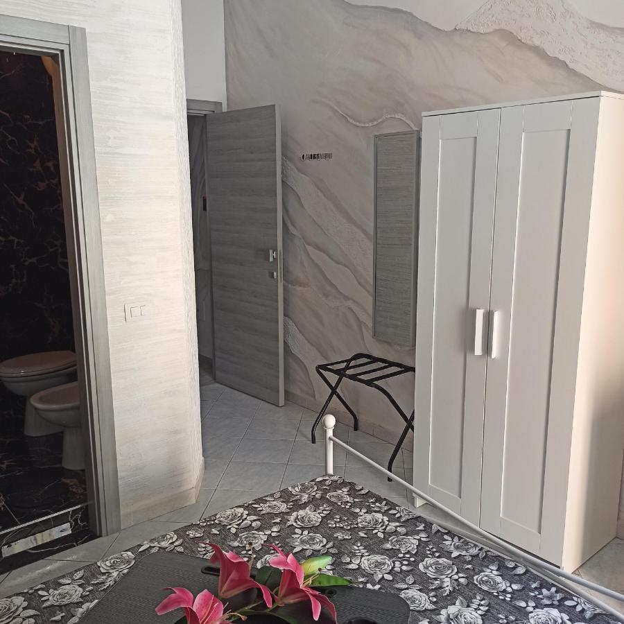 In The Center Rooms เนเปิลส์ ภายนอก รูปภาพ
