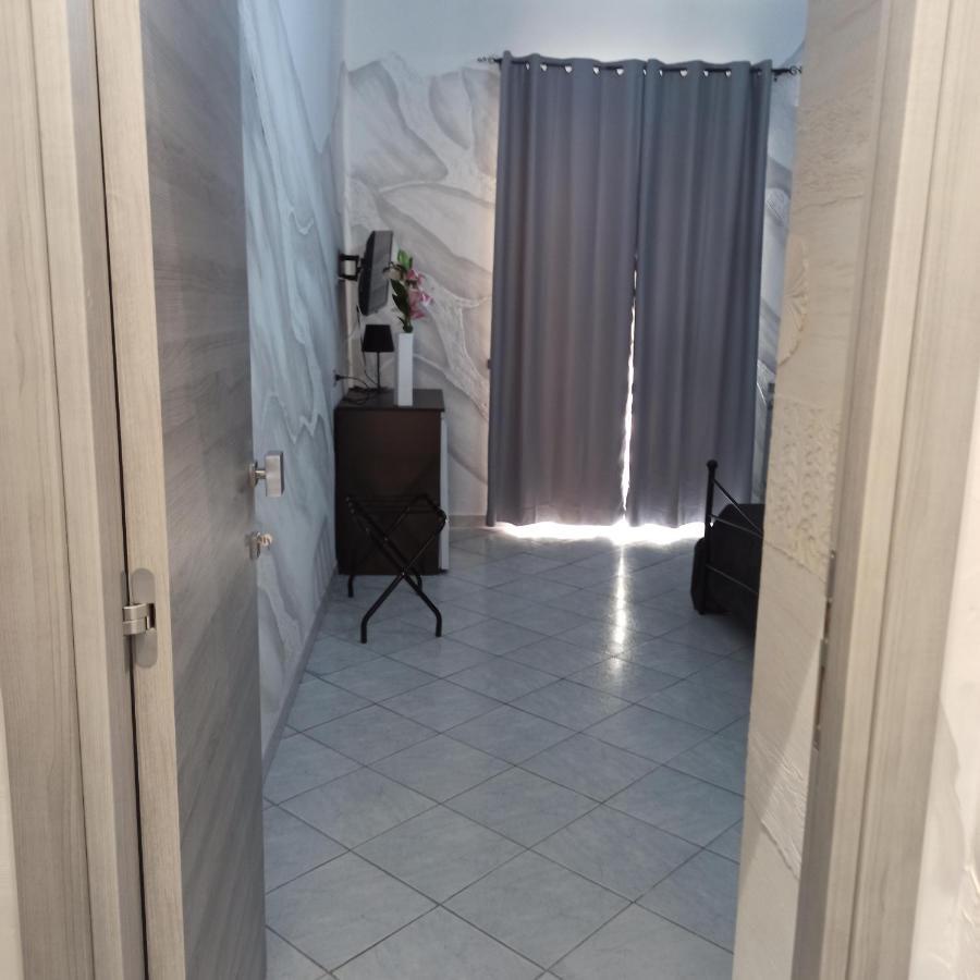 In The Center Rooms เนเปิลส์ ภายนอก รูปภาพ