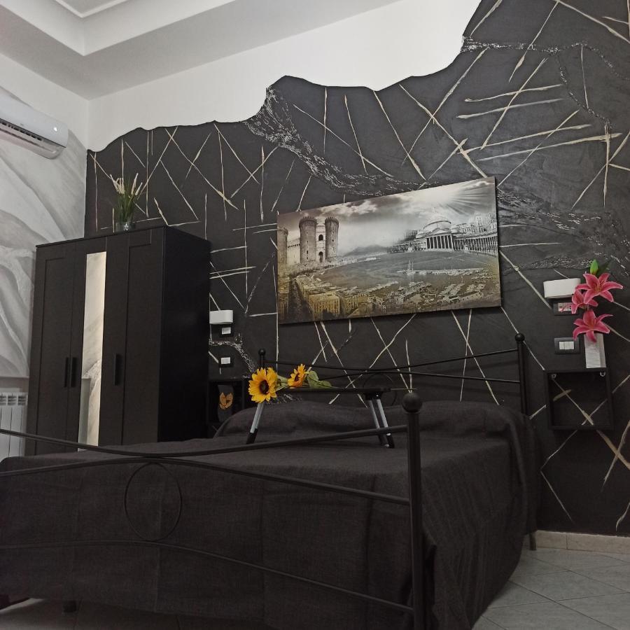 In The Center Rooms เนเปิลส์ ภายนอก รูปภาพ
