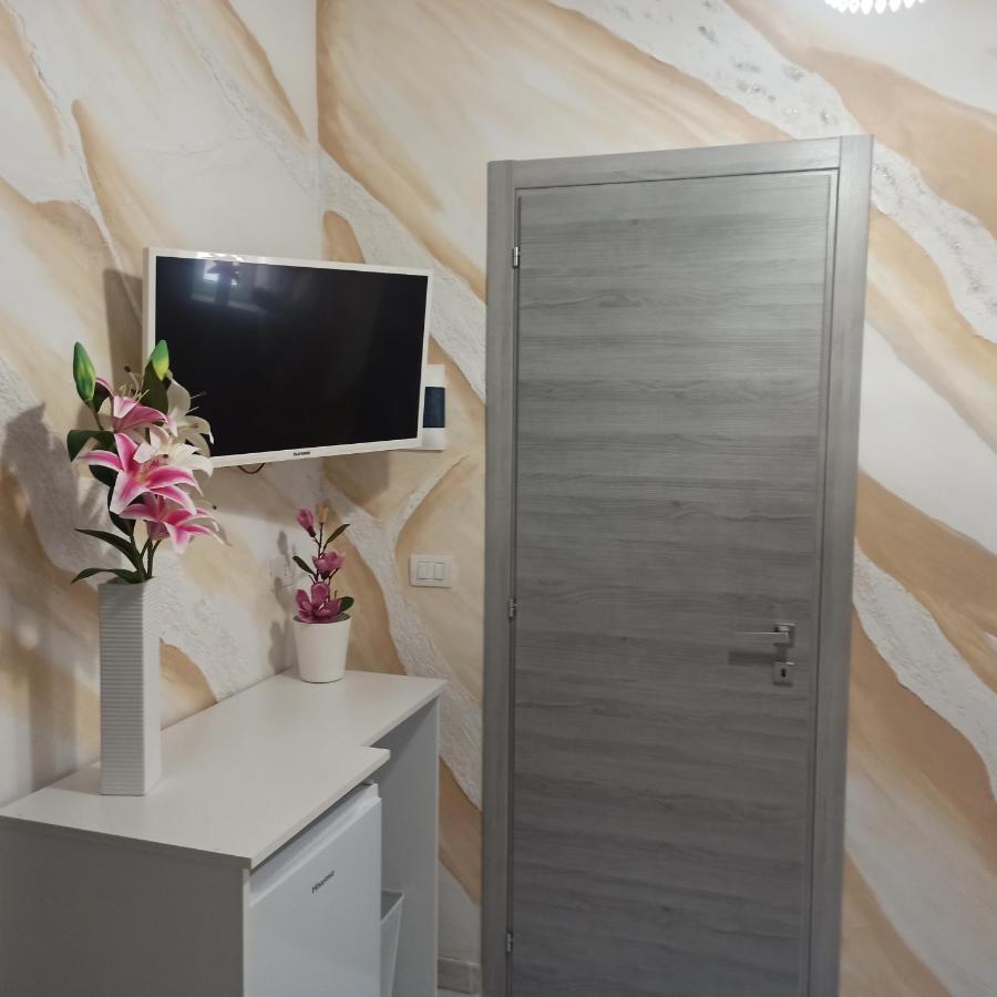 In The Center Rooms เนเปิลส์ ภายนอก รูปภาพ
